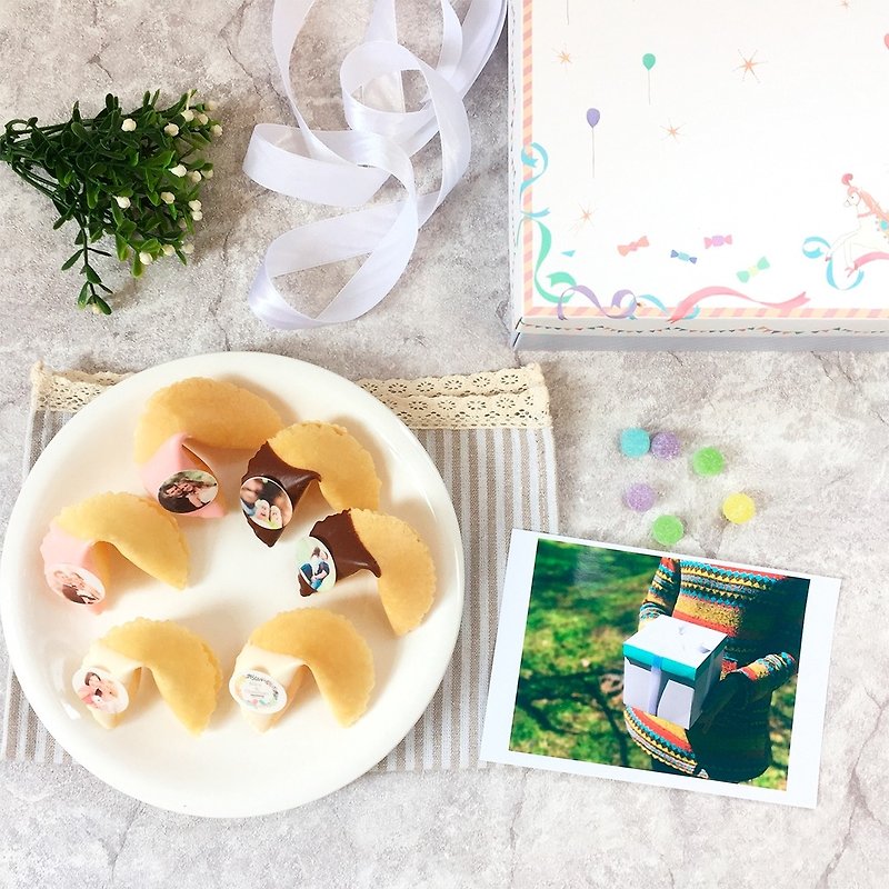 情人礼物 生日礼物定制化可食用照片巧克力幸运签饼 旋转木马礼盒8入 - 手工饼干 - 新鲜食材 粉红色
