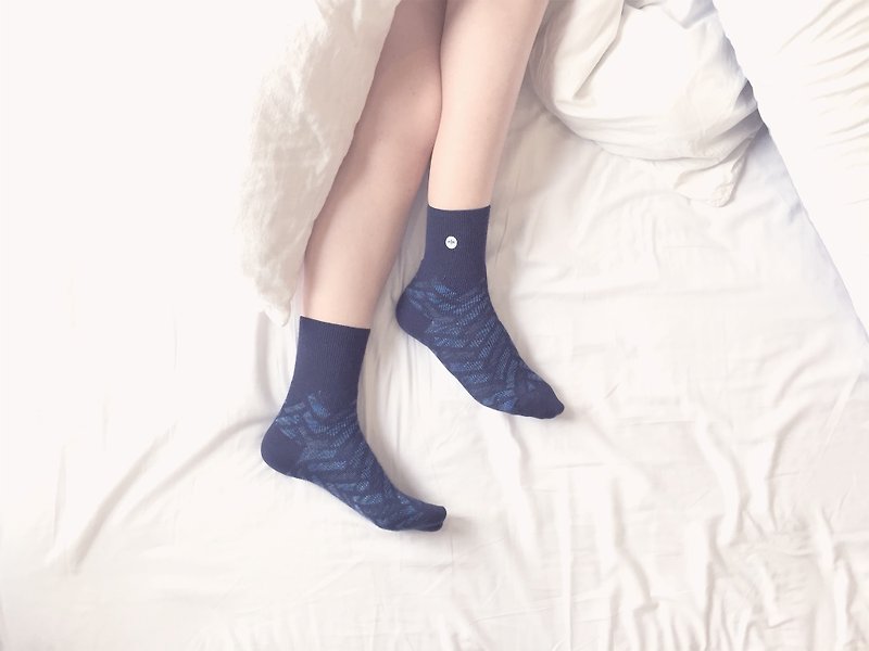 SEVEN SUNDAY 星期天七点 深蓝 袜子 几何袜子 短袜 男生袜子 女生袜子 设计师袜子 马来西亚出品 - 袜子 - 棉．麻 蓝色