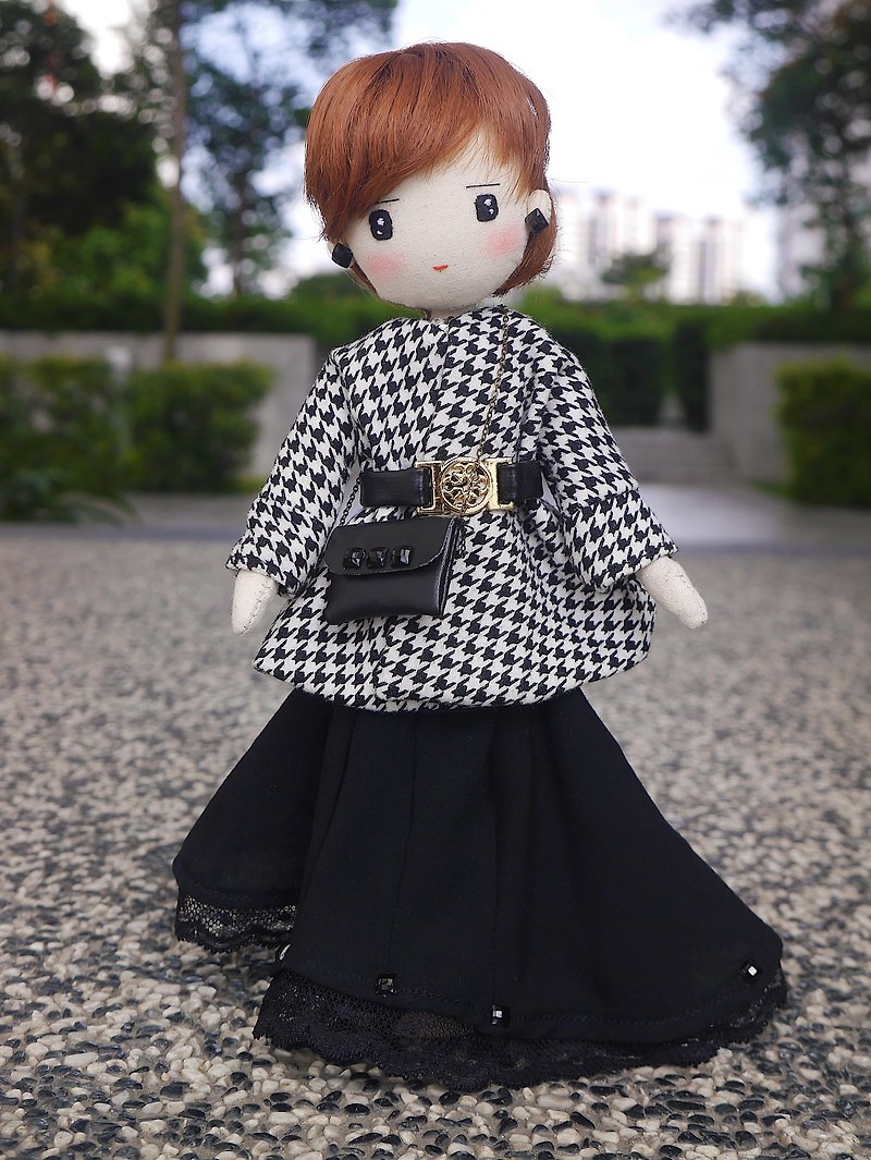 Handmade Doll- A Stylish Girl - 玩偶/公仔 - 棉．麻 