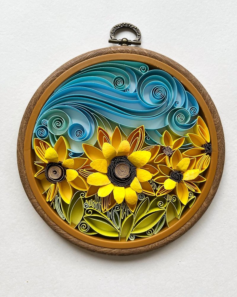 Quilled Paper Sunflowers in field in embroidery hoop - 墙贴/壁贴 - 纸 黄色