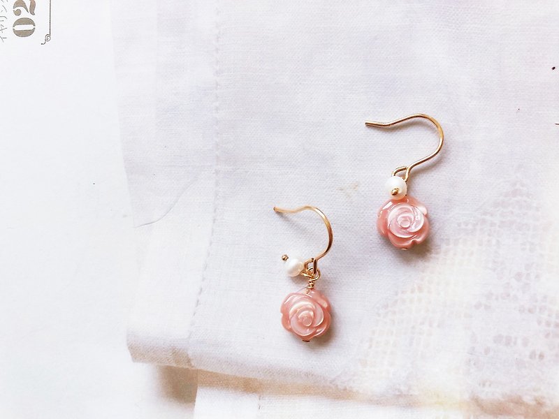 天然玫瑰粉贝耳环│玫瑰 粉红色 天然石 日系 礼物 生日 甜美 - 耳环/耳夹 - 半宝石 粉红色