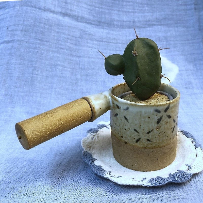 Ceramic cup withe wooden handle - 茶具/茶杯 - 陶 白色