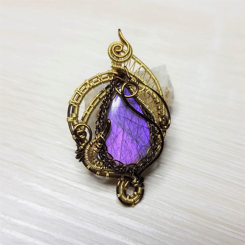 【紫色火焰】紫色拉长石艺术铜线编织坠 - 项链 - 半宝石 