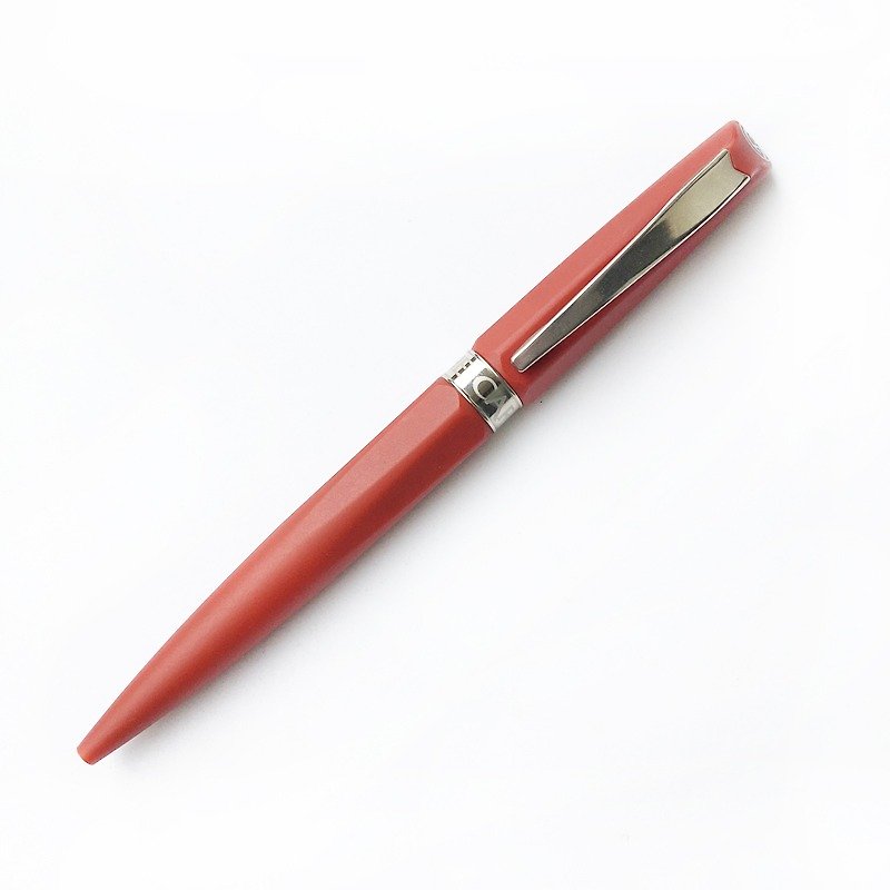 CARAN d'ACHE 卡塔尔沙漠系列砖红色原子笔 | 瑞士 六角 收藏 - 圆珠笔/中性笔 - 树脂 红色