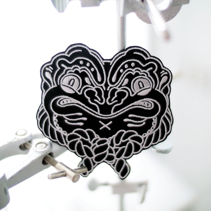 Frog Tattoo Embroidered Patch Design - 徽章/别针 - 绣线 黑色