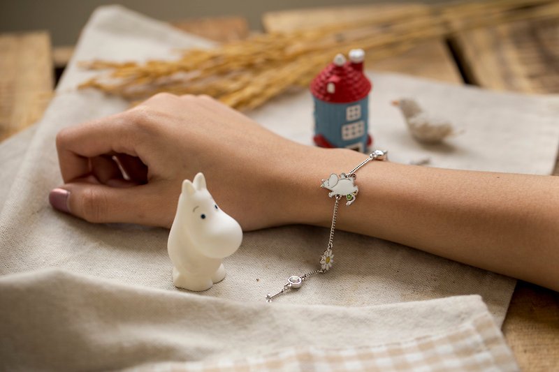 Bracelet with Colored Moomin Pendant and Rainbow Crystal - 手链/手环 - 其他金属 多色