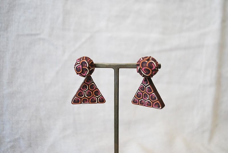 ぶつぶつまると三角のピアス・イヤリング　茶・ピンク　うずまき - 耳环/耳夹 - 粘土 咖啡色