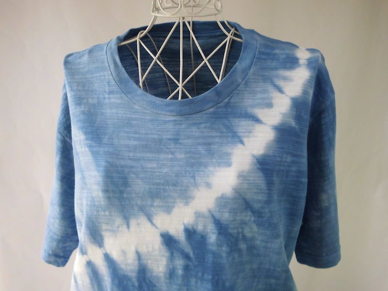 藍染め・少し厚手の絞り染めTシャツ_2・波・L - 女装 T 恤 - 棉．麻 蓝色