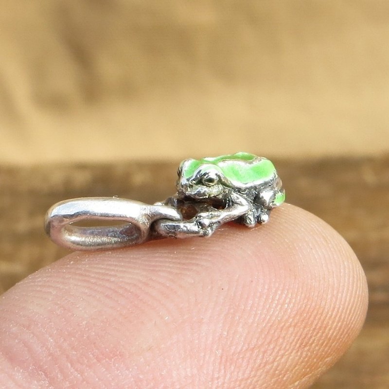 小さなカエルのペンダントトップ - 项链 - 其他金属 绿色