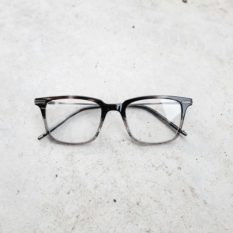 【目目商行】日本限量渐层方框 渐层灰 眼镜 镜框 钛金属镜脚 - 眼镜/眼镜框 - 其他材质 灰色