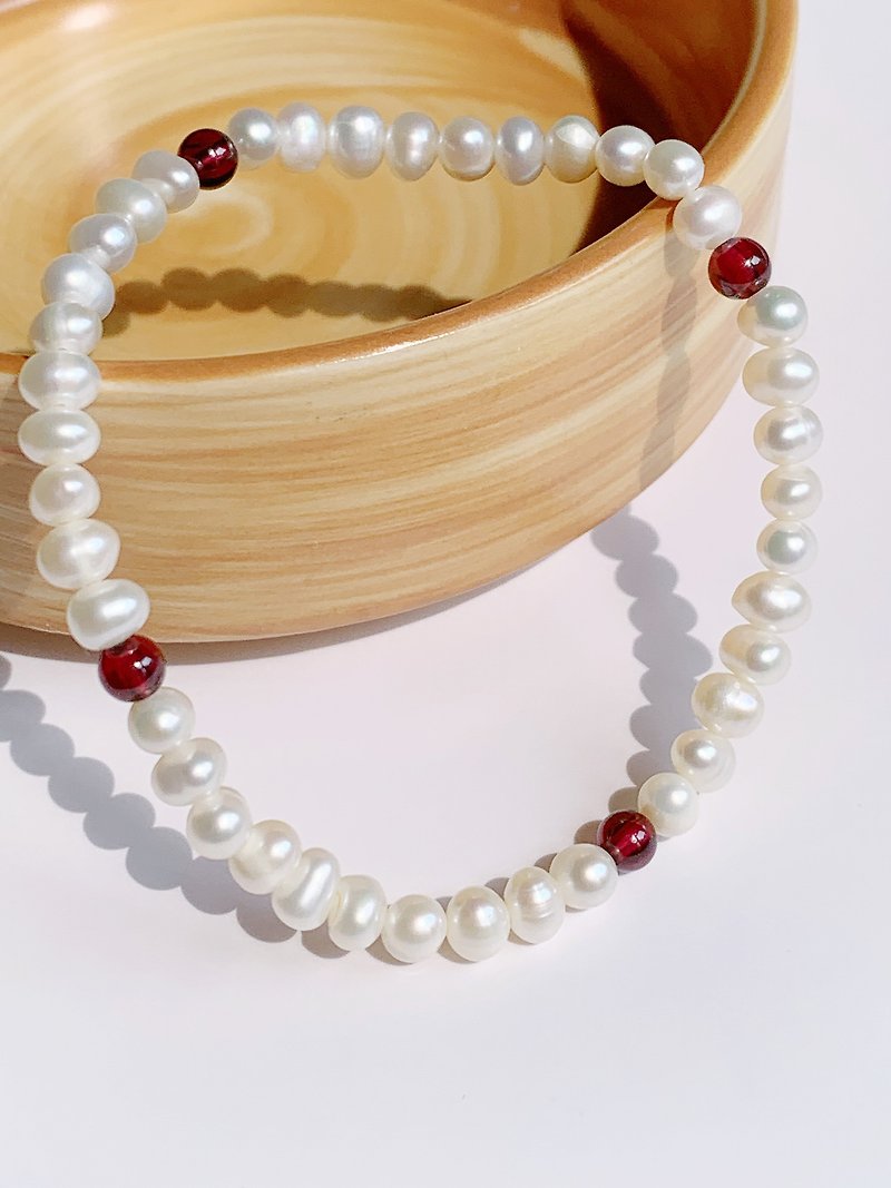 天然水晶石榴石淡水珍珠手链Garnet & Flashwater Pearl Bracelet - 手链/手环 - 珍珠 多色