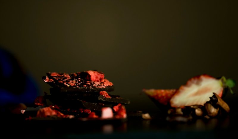 草莓干71%黑巧克力  - 巧克力 - 其他材质 红色