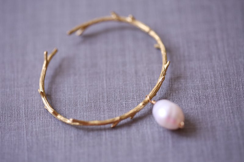 亲爱的树枝与珍珠手环系列│单颗天然珍珠 黄铜 - 手链/手环 - 宝石 金色