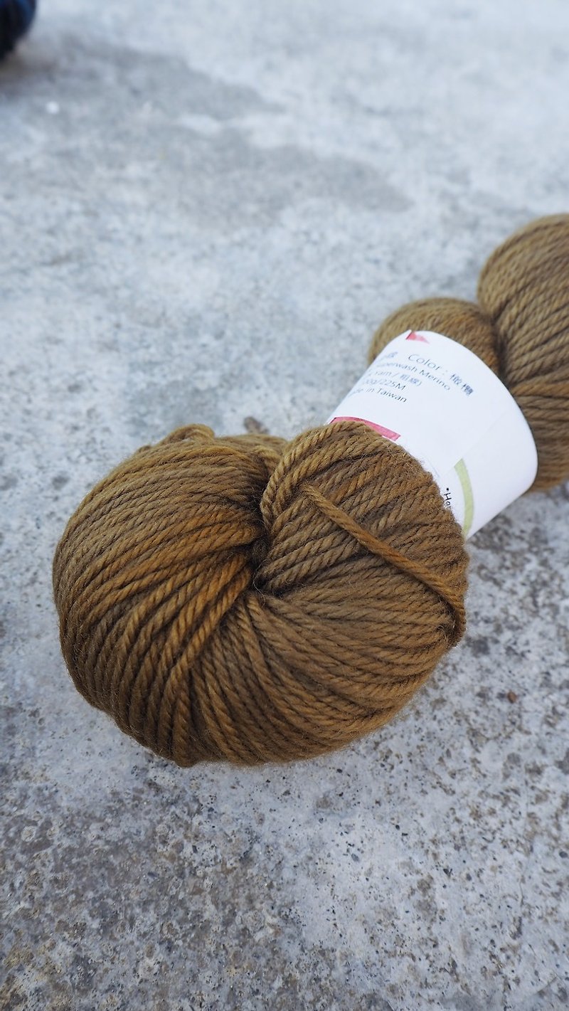 手染线。橄榄(DK 100%超水洗美丽诺) - 编织/刺绣/羊毛毡/裁缝 - 羊毛 