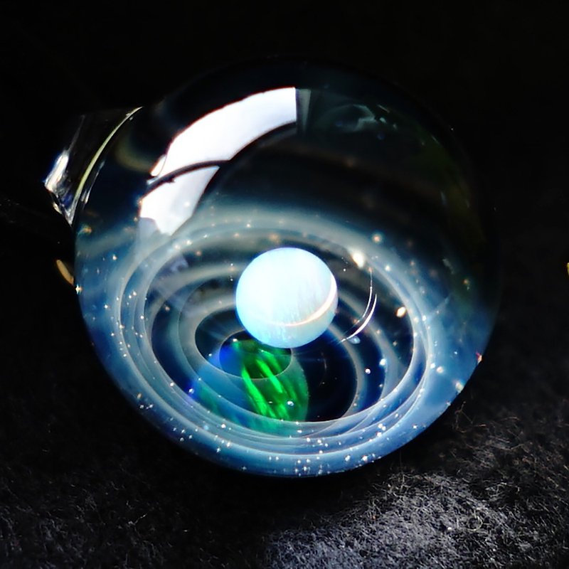 ２つの惑星の神秘的な世界 宇宙 ガラス ペンダント ２種類のオパール入り 星 玻璃 日本制造 日本 手工制作 手作 送料無料 - 项链 - 玻璃 蓝色