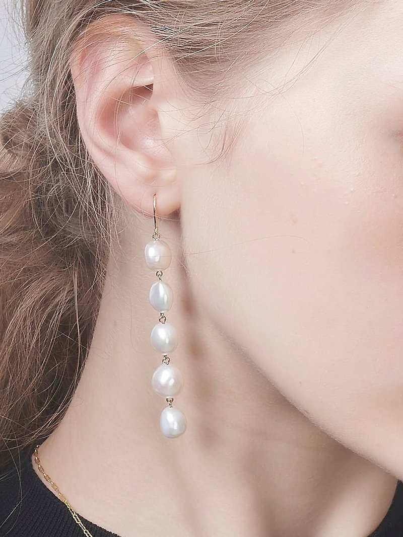 LESIS | Classic Long Pearl Earrings - 耳环/耳夹 - 其他材质 白色