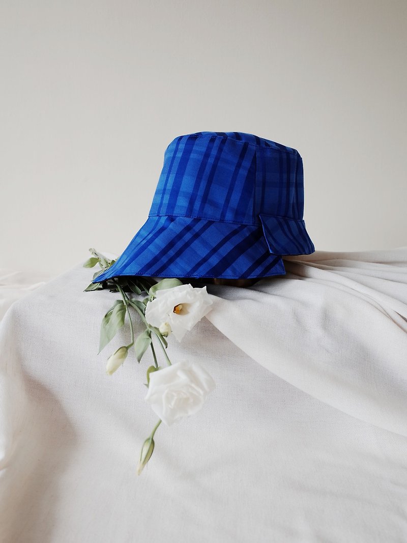 小耳朵造型帽 -宝蓝格子/遮阳帽/造型帽子/户外帽/露营帽 - 帽子 - 棉．麻 蓝色