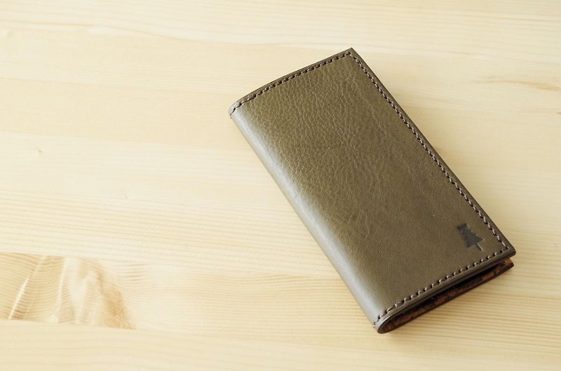 永く使いたいイタリアンレザーiPhoneケース　カーキ／Italian leather iPhone case #khaki - 手机壳/手机套 - 真皮 绿色