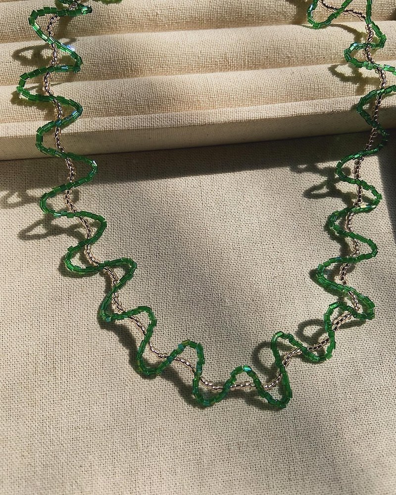 交错波浪 串珠项链 手作项链 - 项链 - 其他材质 绿色