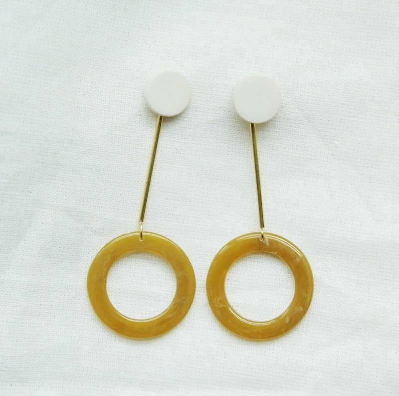 白头墨绿大圈黄铜耳环 - 耳环/耳夹 - 木头 多色