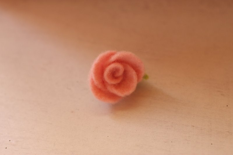 迷你玫瑰胸针 淡粉红 订制款 需订作 - 胸针 - 羊毛 粉红色