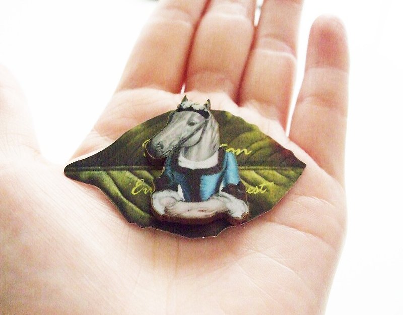 lady horse brooch - 胸针 - 木头 蓝色