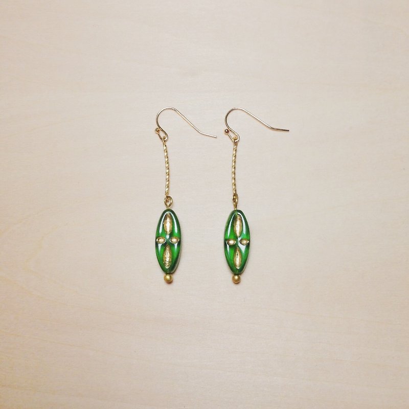 复古绿色长形琉璃耳环 - 耳环/耳夹 - 琉璃 绿色