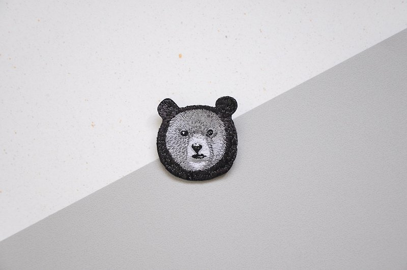 台湾黑熊-动物刺绣 别针/胸针 穿搭配件 实用搭配 - 胸针 - 绣线 黑色
