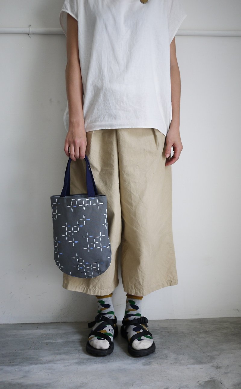 moshimoshi | 小圆袋 - 窗花 - 手提包/手提袋 - 棉．麻 灰色