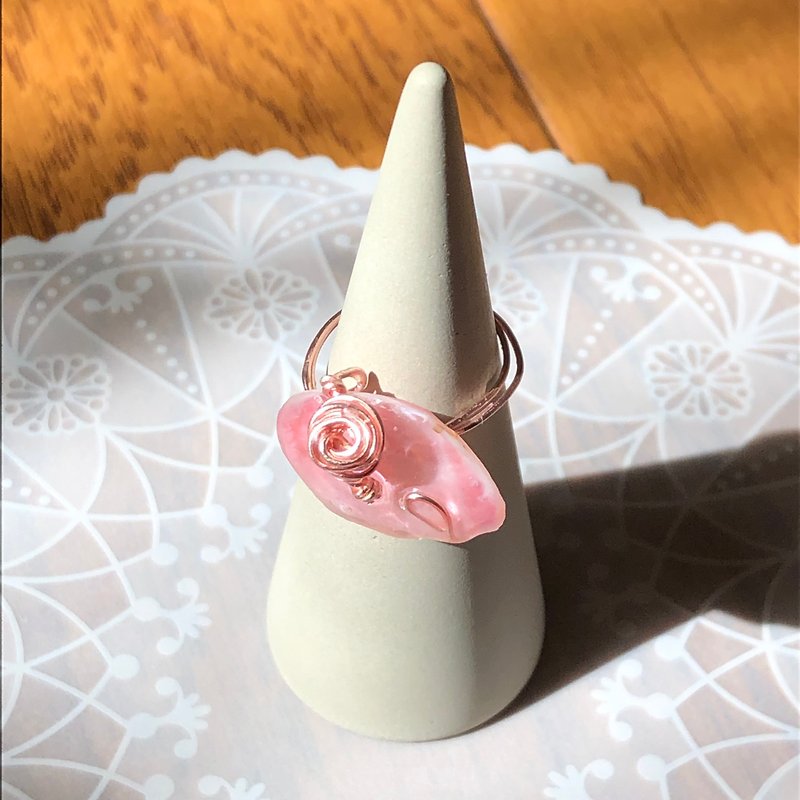 桜貝のワイヤーリング - 戒指 - 贝壳 粉红色