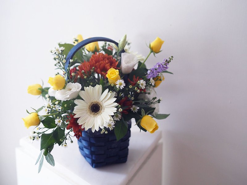 婚礼造型桌花 Lily Flower Basket 莉莉周的英式鲜花花篮竹篮花礼 - 干燥花/捧花 - 植物．花 黄色