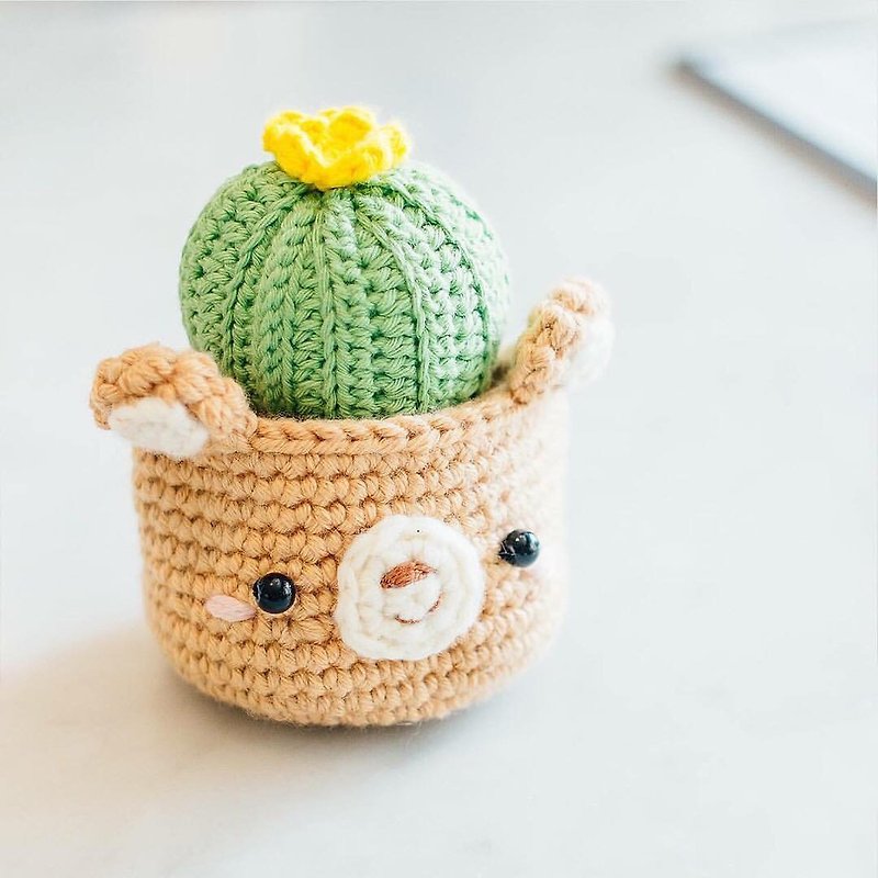 Amigurumi pincushion / Animals bucket with Cute Cactus Lover. - 枕头/抱枕 - 棉．麻 绿色