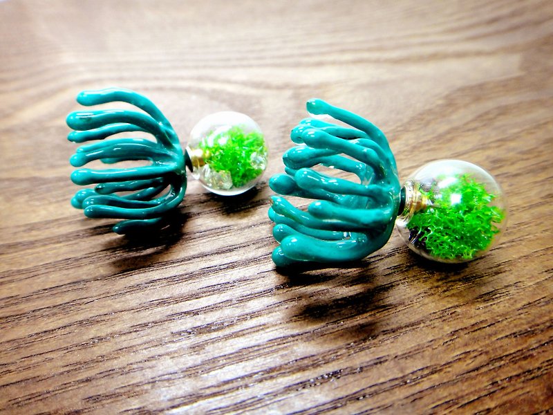 TIMBEE LO 绿色 万珠沙华花 水泥艺术花朵玻璃球耳钉 - 耳环/耳夹 - 其他材质 绿色