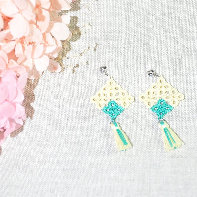 新品万岁! 马赛克方块耳环 绿黄 流苏 Mosaic Square Earrings - 耳环/耳夹 - 绣线 黄色