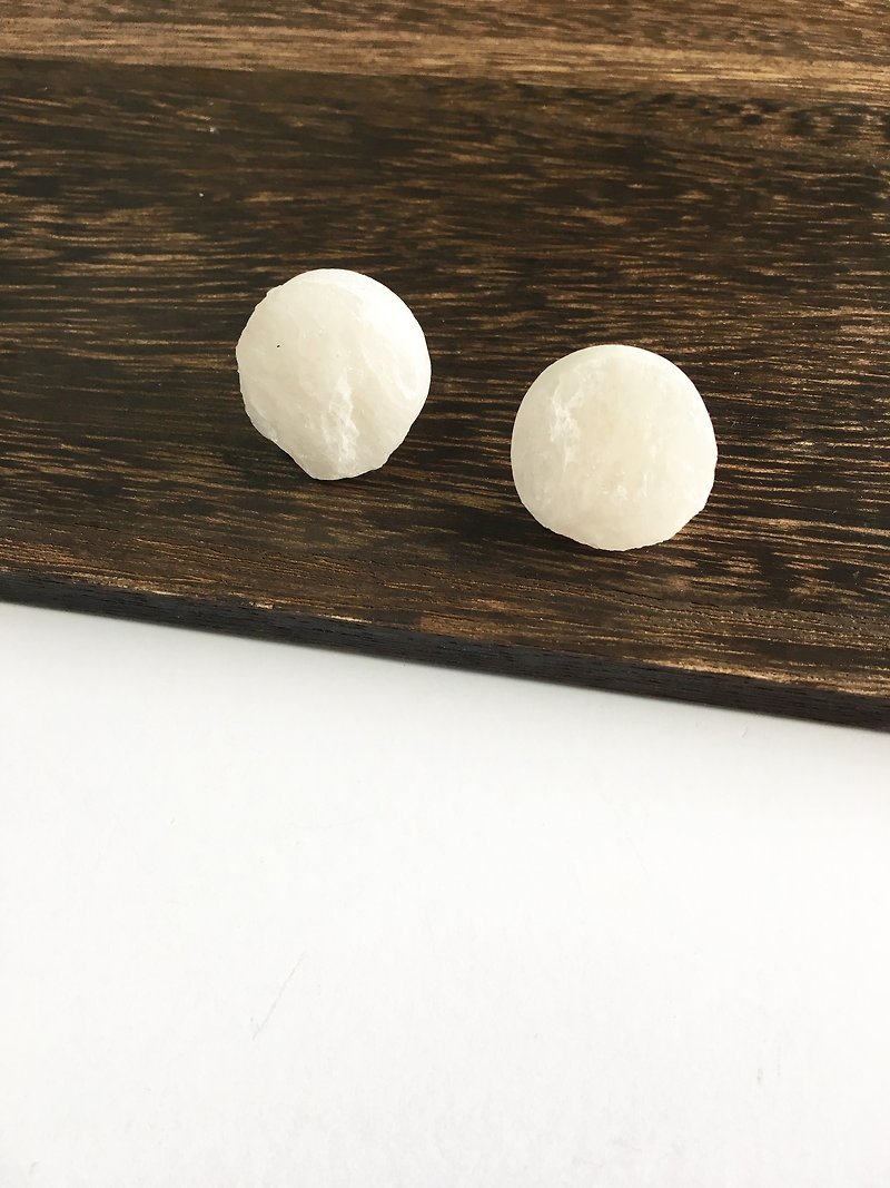 Selenite Druzy stud-earring - 耳环/耳夹 - 水晶 白色