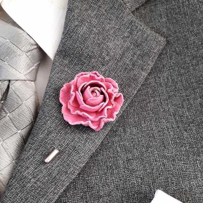 胸針 Men's lapel pin pink rose Leather boutonniere 3rd anniversary gift - 胸针 - 真皮 粉红色