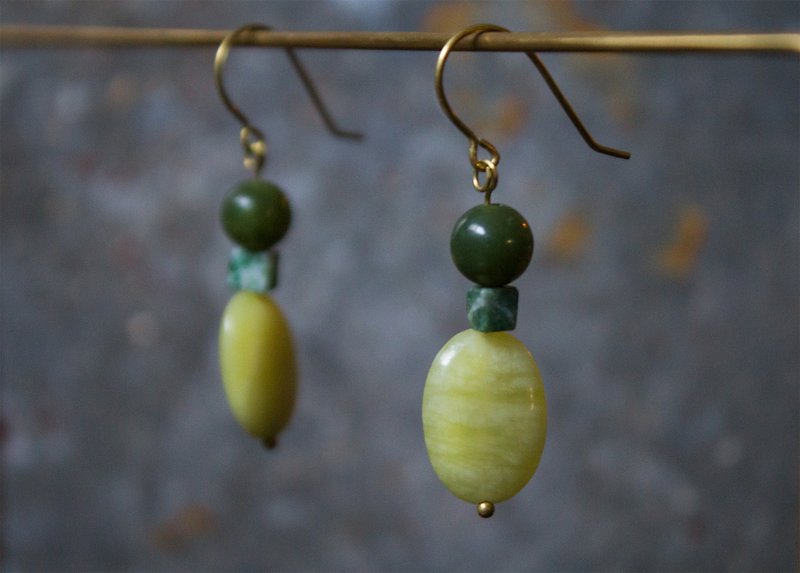 柠檬玉绿玉石绿点石耳环 - 可做夹式耳环 - 耳环/耳夹 - 其他材质 绿色