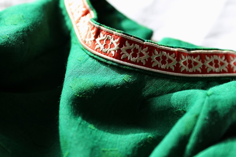 金缕绿萝 苎麻棉混纺新中式领口绣花上衣 - 女装上衣 - 棉．麻 