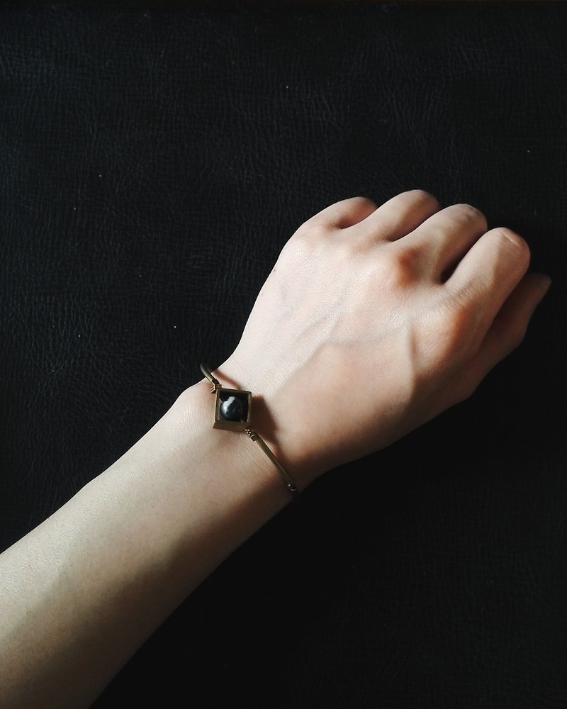 Minimal wSquare Bracelet  黄铜 几何 天然石 立体 弹性 手链 手链 手链 - 手链/手环 - 其他金属 多色