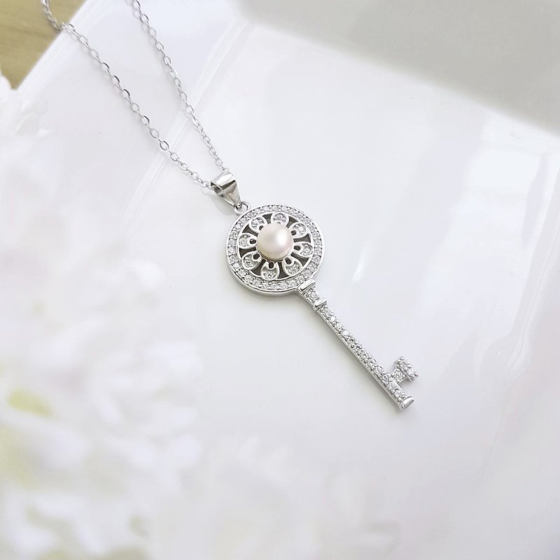 珍珠之钥  天然淡水珍珠925银饰墬链 - 项链 - 纯银 白色