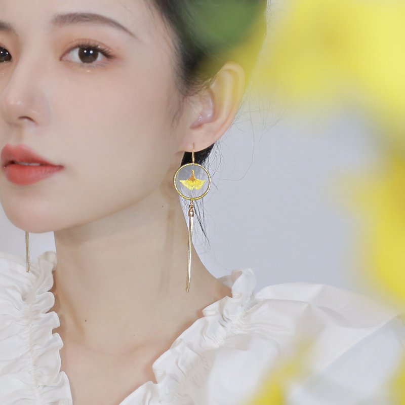元森手作 纯手工双面刺绣简约日式文艺甜美个性刺绣银杏叶子耳环 - 耳环/耳夹 - 绣线 黄色
