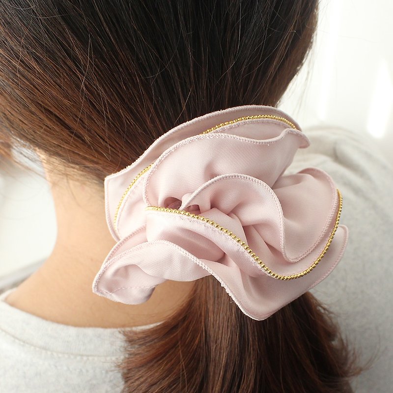 Satin Romantic Hair Scrunchie floral scrunchie hair scrunchie a scrunchie  - 发饰 - 其他材质 粉红色