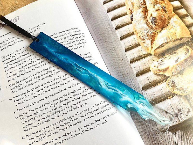 Handmade Bookmark, Bookworm Thank You Gift, Aqua, Turquoise - 书签 - 树脂 金色