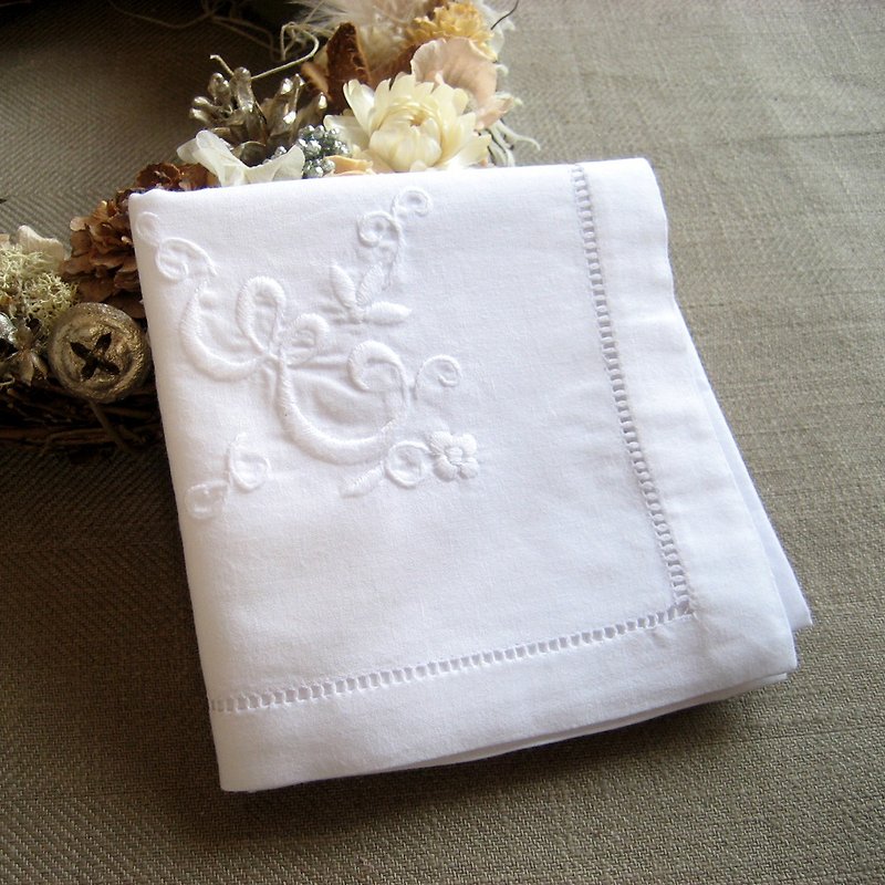 手刺繍イニシャルハンカチ　ホワイトE - 手帕/方巾 - 棉．麻 白色