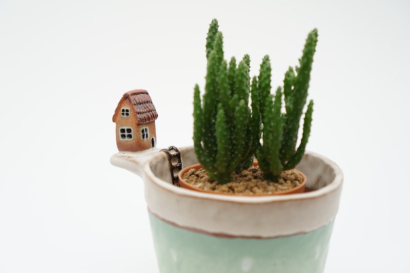 Plant pot with a house,two tone,cactus,staircase,ceramics,pottery,handmade - 植栽/盆栽 - 陶 蓝色