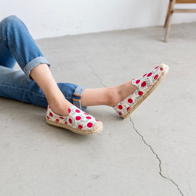 日本布料手工草编鞋-照相机 绝版 出清品 - 女款休闲鞋 - 棉．麻 红色