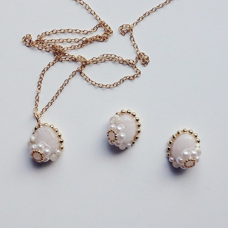 Goody Bag/14kgf Morganite and RoseQuartz Petit Flower Necklace and Earring Set - 耳环/耳夹 - 宝石 粉红色