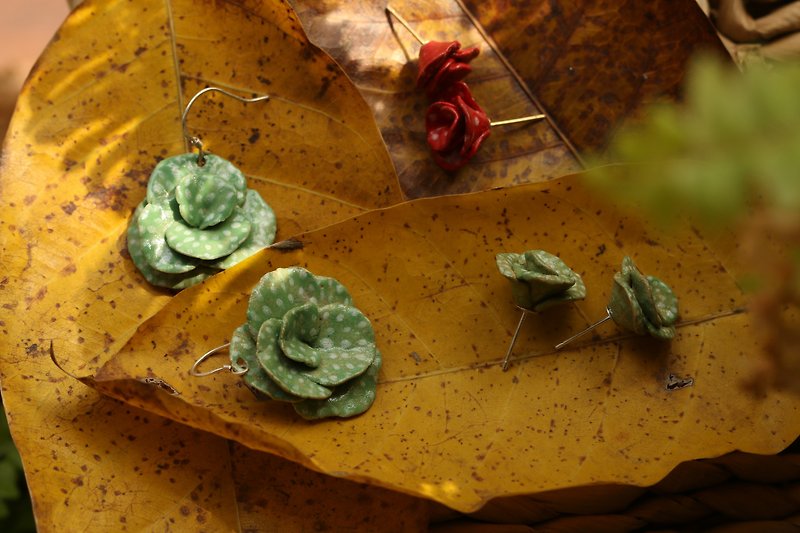 手捏陶瓷玫瑰花耳环耳夹纯银 - 耳环/耳夹 - 陶 绿色