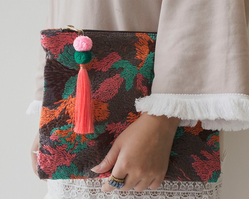 Chiang Mai  Handmade Clutch bag With Pom Pom Chain - 化妆包/杂物包 - 棉．麻 多色