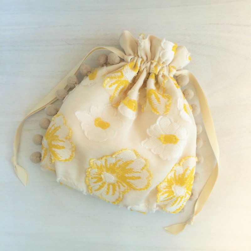 花柄 カットジャガード ポンポン巾着ポーチ イエロー - 化妆包/杂物包 - 棉．麻 黄色